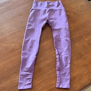 Alphalete Leggings in Vibrant Purple